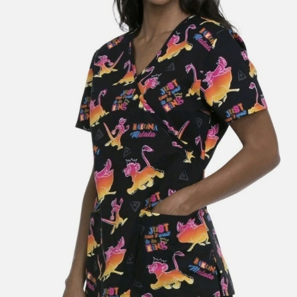Sz Medium Disney Scrub Top Lion King Hakuna Matata Bright Colors Modern Workwear